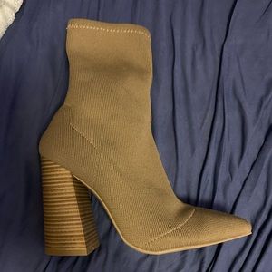 NWOB wild diva lounge | sock booties pointy toe